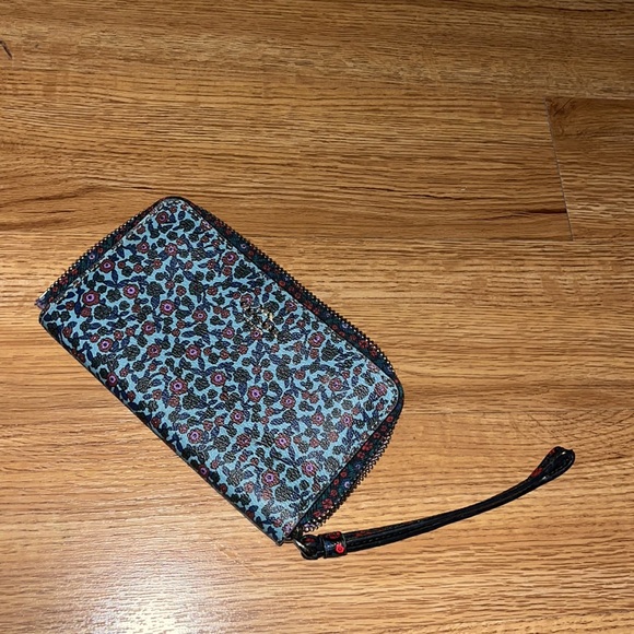 🌺 🌷 🖤• 🫦 COACH x Floral Vibes 🫦• 🖤🌺🌷 - Picture 4 of 12